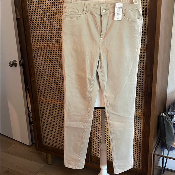 NWT Chico’s Platinum Jeans. - Picture 4 of 4